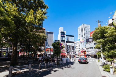 OSAKA, JAPONYA - 26 Eylül 2024: Osaka, Japonya 'da açık bir sonbahar gününde Moda ve modaya uygun Amerikamura bölgesi