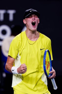 Avustralyalı Cruz Hewitt, Melbourne Park 'ta düzenlenen 2025 Avustralya Açık Tenis Turnuvası' nın yedinci gününde Güney Koreli MooBeen Kim 'i yenmesini kutluyor.