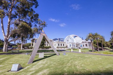 GEELONG, AUSTRALIA - FEBRUARY 01 2025: Apex Plaque and Sculpture in Johnstone Park on a warm summers morning in Geelong, Victoria, Australia clipart