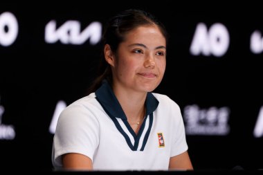 MELBOURNE, AUSTRALIA - 10 HAZİRAN: Büyük Britanya 'dan Emma Radacanu, Melbourne Park' ta 10 Ocak 2025 tarihinde düzenlenecek 2025 Avustralya Açık 'ı öncesinde düzenlediği basın toplantısında,.