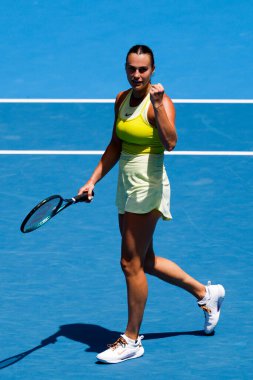 MELBOURNE, AUSTRALYA - 19 HAZİRAN: Belaruslu Aryna Sabalenka, 19 Ocak 2025 tarihinde Melbourne Park 'ta düzenlenen 2025 Avustralya Açık' ın sekizinci gününde Rus Mirra Andreeva 'ya karşı bir puan kutluyor.
