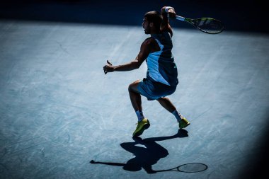 MELBOURNE, AUSTRALYA - 19 Ocak 2025 'te Melbourne Park' ta düzenlenen 2025 Avustralya Açık 'ta İspanya' dan Carlos Alcaraz, İngiltere 'den Jack Draper' a forehand vuruşu yaptı.