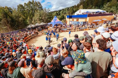 MAYDENA, AUSTRALYA - 8 Şubat 2025 tarihinde Avustralya 'nın Maydena kentinde düzenlenen Kızıl Boğa Hardline Tazmanya finallerinde atmosfer.