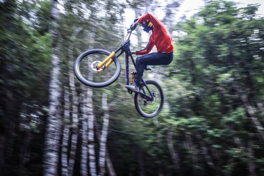 MAYDENA, AUSTRALYA - 7 Şubat 2025 tarihinde Avustralya 'nın Maydena kentinde Red Bull Hardline Tazmania' da tohumlama sırasında Büyük Britanya 'dan Matt JONES.