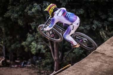 MAYDENA, AUSTRALYA - 8 Şubat 2025 tarihinde Maydena, Avustralya 'da düzenlenen Kızıl Boğa Hardline Tazmanya finallerinde Kolombiyalı Sebastian HOLGUIN yarışacak..