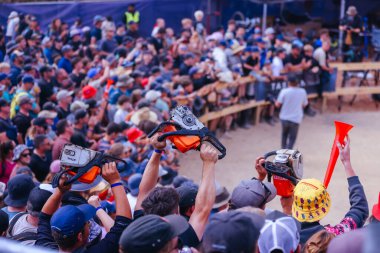 MAYDENA, AUSTRALYA - 8 Şubat 2025 tarihinde Avustralya 'nın Maydena kentinde düzenlenen Kızıl Boğa Hardline Tazmanya finallerinde atmosfer.