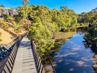 Gipps Caddesi 'nde Abbotsford, Victoria, Avustralya' daki Gipps St Yükseltilmiş Yol Projesi kapsamında yeni bir rampa sistemi inşa edildi.