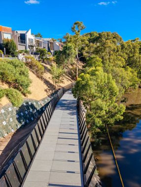 Gipps Caddesi 'nde Abbotsford, Victoria, Avustralya' daki Gipps St Yükseltilmiş Yol Projesi kapsamında yeni bir rampa sistemi inşa edildi.