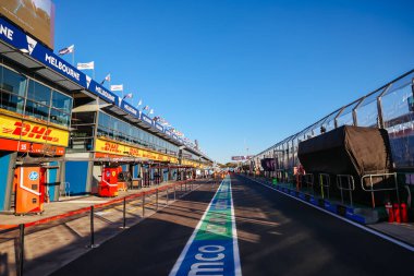 MELBOURNE, AUSTRALYA - 13 Mart: Avustralya 'nın Melbourne kentindeki Albert Park' ta 2025 Avustralya Grand Prix 'sinden önceki pit lane atmosferi