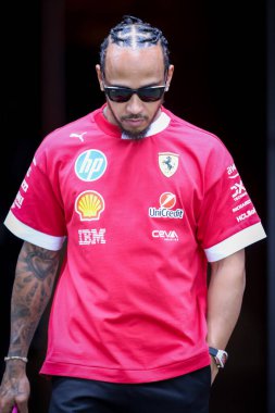 MELBOURNE, AUSTRALIA - 13 Mart: Büyük Britanya ve Scuderia Ferrari 'den Lewis Hamilton 2025 Avustralya Grand Prix' inden önce Avustralya 'nın Melbourne kentinde Albert Park' ta