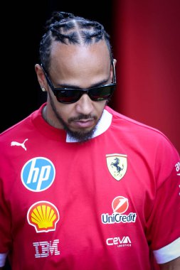 MELBOURNE, AUSTRALIA - 13 Mart: Büyük Britanya ve Scuderia Ferrari 'den Lewis Hamilton 2025 Avustralya Grand Prix' inden önce Avustralya 'nın Melbourne kentinde Albert Park' ta