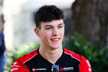 MELBOURNE, AUSTRALIA - 13 Mart: Büyük Britanya ve MoneyGram Haas F1 Ekibi 'nden Oliver Bearman Avustralya' nın Melbourne kentindeki Albert Park 'ta 2025 Avustralya Grand Prix' inden önce röportaj yapılıyor