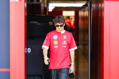 MELBOURNE, AUSTRALIA - 13 Mart: Monako ve Scuderia Ferrari 'den Charles Leclerc Avustralya' nın Melbourne kentindeki Albert Park 'ta 2025 Avustralya Grand Prix' inden önce