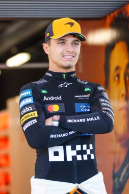 MELBOURNE, AUSTRALYA - 13 Mart: İngiltere 'den Lando Norris ve Avustralya' nın Melbourne kentindeki Albert Park 'ta 2025 Avustralya Grand Prix' sinden önce McLaren Formula 1 takımı