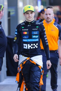 MELBOURNE, AUSTRALYA - 13 Mart: Avustralya 'dan Oscar Piastri ve Avustralya' nın Melbourne kentindeki Albert Park 'taki 2025 Avustralya Grand Prix' sinden önce McLaren Formula 1 takımı