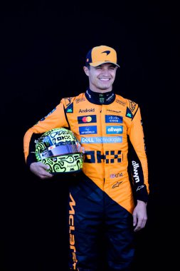 MELBOURNE, AUSTRALYA - 13 Mart: İngiltere 'den Lando Norris ve Avustralya' nın Melbourne kentindeki Albert Park 'ta 2025 Avustralya Grand Prix' sinden önce McLaren Formula 1 takımı