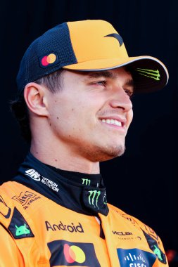 MELBOURNE, AUSTRALYA - 13 Mart: İngiltere 'den Lando Norris ve Avustralya' nın Melbourne kentindeki Albert Park 'ta 2025 Avustralya Grand Prix' sinden önce McLaren Formula 1 takımı