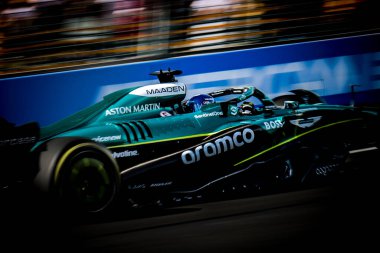 MELBOURNE, AUSTRALIA - 14 Mart: Kanada 'dan Lance Stroll, Avustralya' nın Melbourne kentindeki Albert Park 'taki 2025 Avustralya Grand Prix' sinde Aston Martin Aramco F1 Team AMR25 'i sürdü.