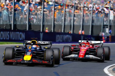 MELBOURNE, AUSTRALIA - 14 Mart: Hollanda 'dan Max Verstappen ve Monako ve Scuderia Ferrari HP' den Kahin Red Bull Racing ve Charles Leclerc 2025 Avustralya Grand Pratik 'inin ilk antrenmanında