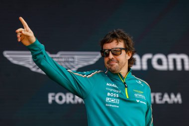 MELBOURNE, AUSTRALYA - 14 Mart: İspanya 'dan Fernando Alonso ve Avustralya' daki Albert Park 'ta 2025 Avustralya Grand Prix' sinde Aston Martin