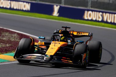 MELBOURNE, AUSTRALIA - 14 Mart: Avustralyalı Oscar Piastri Avustralya 'nın Melbourne kentindeki Albert Park' ta 2025 Avustralya Grand Prix 'sinde ilk antrenman sırasında McLaren Formula 1 takımı MCL39' u sürüyor