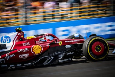 MELBOURNE, AUSTRALIA - 14 Mart: Büyük Britanya 'dan Lewis Hamilton, Avustralya' nın Melbourne kentindeki Albert Park 'ta düzenlenen 2025 Avustralya Grand Prix' sinde Scuderia Ferrari HP-25 sürmektedir.