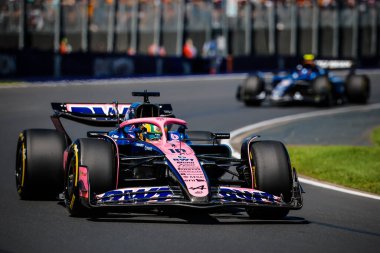 Avustralya 'dan Jack Doohan, Avustralya' nın Melbourne kentindeki Albert Park 'ta düzenlenen 2025 Avustralya Grand Prix' sinde ilk antrenman sırasında BWT Alpine F1 takımı A525 Renault 'yu sürüyor.