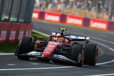MELBOURNE, AUSTRALIA - 14 Mart: Büyük Britanya 'dan Lewis Hamilton, Avustralya' nın Melbourne kentindeki Albert Park 'ta düzenlenen 2025 Avustralya Grand Prix' sinde Scuderia Ferrari HP-25 sürmektedir.