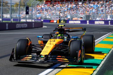 MELBOURNE, AUSTRALIA - 14 Mart: İngiltere 'den Lando Norris Avustralya' nın Melbourne kentindeki Albert Park 'taki 2025 Avustralya Grand Prix' sinde ilk antrenman sırasında McLaren Formula 1 takımı MCL39 'u sürüyor