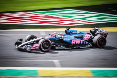 Avustralya 'dan Jack Doohan, Avustralya' nın Melbourne kentindeki Albert Park 'ta düzenlenen 2025 Avustralya Grand Prix elemelerinde BWT Alpine F1 takımı A525 Renault' yu sürüyor.