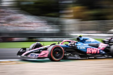 Avustralya 'dan Jack Doohan, Avustralya' nın Melbourne kentindeki Albert Park 'ta düzenlenen 2025 Avustralya Grand Prix elemelerinde BWT Alpine F1 takımı A525 Renault' yu sürüyor.