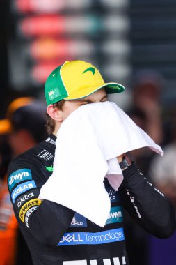 MELBOURNE, AUSTRALIA - 15 Mart: Avustralyalı Oscar Piastri McLaren Formula 1 takımı MCL39 'u sürüyor ve Avustralya' nın Melbourne kentindeki Albert Park 'ta ikinci sırayı aldı