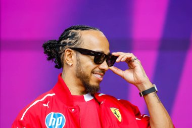 MELBOURNE, AUSTRALIA - 15 Mart: Büyük Britanya 'dan Lewis Hamilton ve Scuderia Ferrari HP Avustralya' nın Melbourne kentindeki Albert Park 'taki 2025 Avustralya Grand Prix' inde