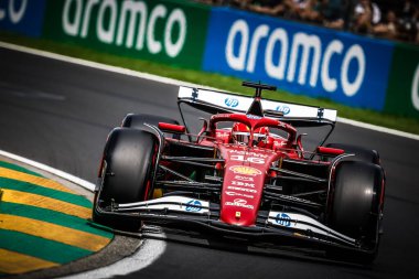 MELBOURNE, AUSTRALIA - 15 Mart: Monako 'dan Charles Leclerc Avustralya' nın Melbourne kentindeki Albert Park 'ta düzenlenen 2025 Avustralya Grand Prix' inde Scuderia Ferrari HP SF-25 sürmektedir.