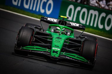 2025 Avustralya Grand Prix 'sinde Avustralya' nın Melbourne kentinde Albert Park 'ta yapılan üçüncü antrenmanda Brezilya' dan Gabriel Bortoleto, Stake F1 Team Kick Sauber C45 'i sürüyor.