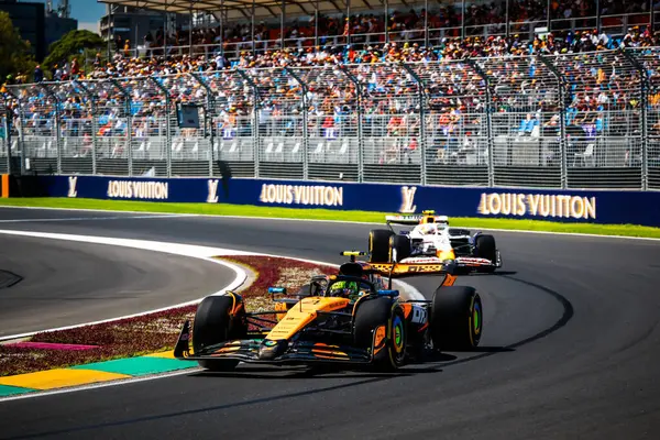 MELBOURNE, AUSTRALIA - 14 Mart: İngiltere 'den Lando Norris, Avustralya' nın Melbourne kentindeki Albert Park 'ta düzenlenen 2025 Avustralya Grand Prix' sinde McLaren Formula 1 takımı MCL39 'u sürüyor.