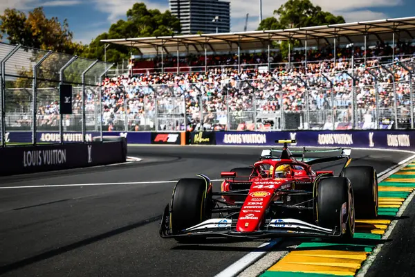 MELBOURNE, AUSTRALIA - 14 Mart: Scuderia Ferrari HP-25 'i Avustralya' nın Melbourne kentindeki Albert Park 'taki ilk antrenman sırasında süren Lewis Hamilton