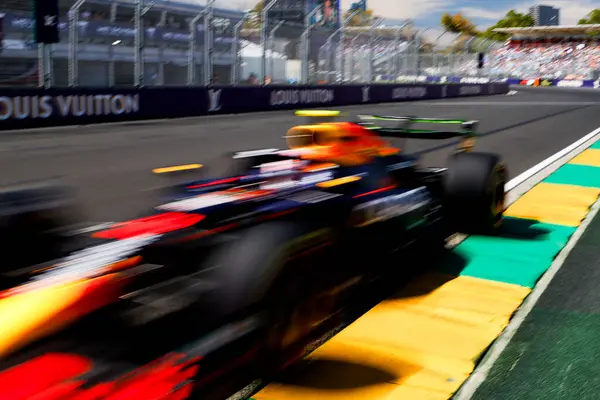 MELBOURNE, AUSTRALIA - 14 Mart: Hollanda 'dan Max Verstappen, Avustralya' nın Melbourne kentindeki Albert Park 'ta düzenlenen 2025 Avustralya Grand Prix' sinde Oracle Red Bull Racing RB21 'i sürdü.