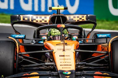 MELBOURNE, AUSTRALIA - 15 Mart: İngiltere 'den Lando Norris Avustralya' nın Melbourne kentindeki Albert Park 'ta yapılan üçüncü antrenman sırasında McLaren Formula 1 takımı MCL39' u sürüyor