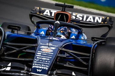 Taylandlı Alexander Albon 2025 Avustralya Grand Prix 'sinde Avustralya' nın Melbourne kentindeki Albert Park 'ta Atlassian Williams Racing FW47' yi sürüyor.