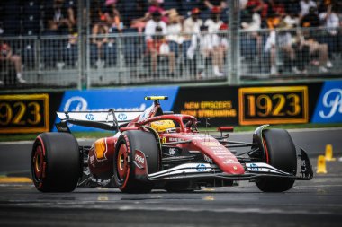 Büyük Britanya 'dan Lewis Hamilton, Avustralya' nın Melbourne kentindeki Albert Park 'ta düzenlenen 2025 Avustralya Grand Prix' sinde Scuderia Ferrari HP SF-25 'i sürüyor.