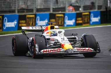 Fransa 'dan Isack Hadjar, Avustralya' nın Melbourne kentindeki Albert Park 'ta gerçekleştirilen 2025 Avustralya Grand Prix' sinde VCARB 02 VCARB 02 Visa Cash App Racing Bulls 'u kullanıyor.