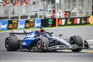 Taylandlı Alexander Albon 2025 Avustralya Grand Prix 'sinde Avustralya' nın Melbourne kentindeki Albert Park 'ta Atlassian Williams Racing FW47' yi sürüyor.
