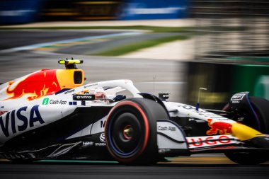 MELBOURNE, AUSTRALIA - 15 Mart: Japonya 'dan Yuki Tsunoda, Melbourne' daki Albert Park 'ta düzenlenen 2025 Avustralya Grand Prix' sinde VCARB 02 Visa Cash App Racing Bulls Team 'i sürdü.