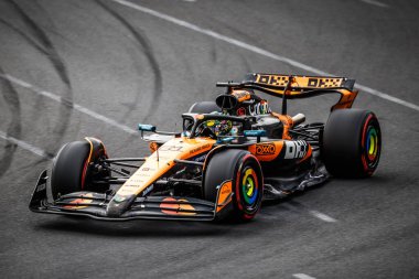 Avustralyalı Oscar Piastri, Avustralya 'nın Melbourne kentindeki Albert Park' ta düzenlenen 2025 Avustralya Grand Prix elemelerinde McLaren Formula 1 takımı MCL39 'u sürüyor.