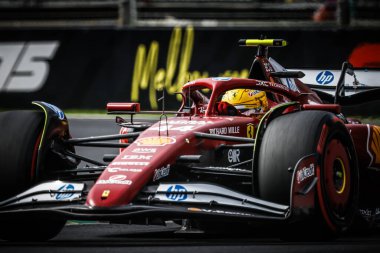Büyük Britanya 'dan Lewis Hamilton, Avustralya' nın Melbourne kentindeki Albert Park 'ta düzenlenen 2025 Avustralya Grand Prix elemeleri sırasında Scuderia Ferrari HP SF-25 kullanıyor.