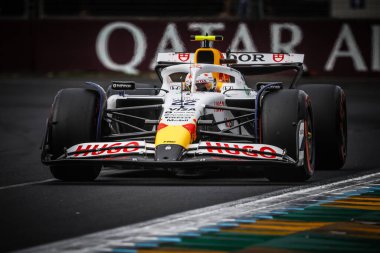 Avusturalya 'nın Melbourne şehrindeki Albert Park' ta düzenlenen 2025 Avustralya Grand Prix elemelerinde Japon Yuki Tsunoda, Visa Cash App Racing Bulls VCARB 02 'yi kullanıyor.