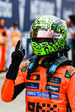 MELBOURNE, AUSTRALIA - 15 Mart: Büyük Britanya 'dan Lando Norris McLaren Formula 1 takımı MCL39' u sürüyor ve Avustralya 'nın Melbourne kentindeki Albert Park' ta sıralamada sıralama pozisyonu aldı