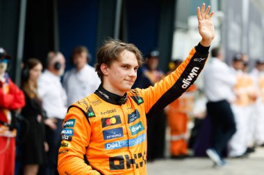 Avustralyalı Oscar Piastri McLaren Formula 1 takımı MCL39 'u kullanıyor ve Avustralya' nın Melbourne kentindeki Albert Park 'ta ikinci sırada yer alıyor.