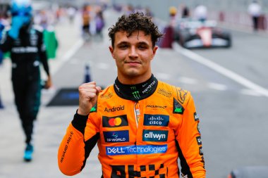 MELBOURNE, AUSTRALIA - 15 Mart: Büyük Britanya 'dan Lando Norris McLaren Formula 1 takımı MCL39' u sürüyor ve Avustralya 'nın Melbourne kentindeki Albert Park' ta sıralamada sıralama pozisyonu aldı